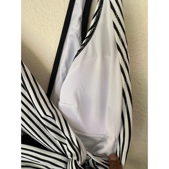 Cupshe Black and White One Piece Swimsuit Large - Picture 5 of 7